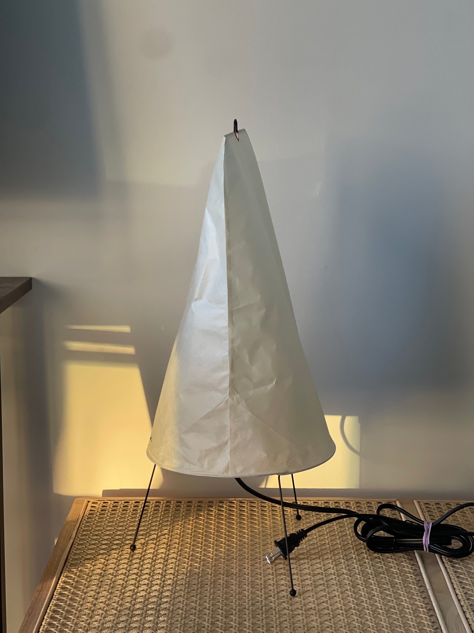 Noguchi Akari 1P Table Lamp by Isamu Noguchi